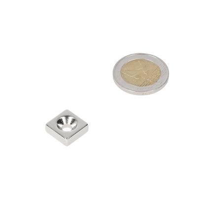 Neodymium Blokmagneet met boor-/verzinkgat 13,5 x 13,5 x 5 mm N48 NiCuNi Zuid Pool