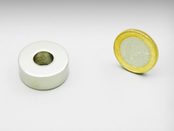 Aimant annulaire 23 x 18 x 3 mm N48H